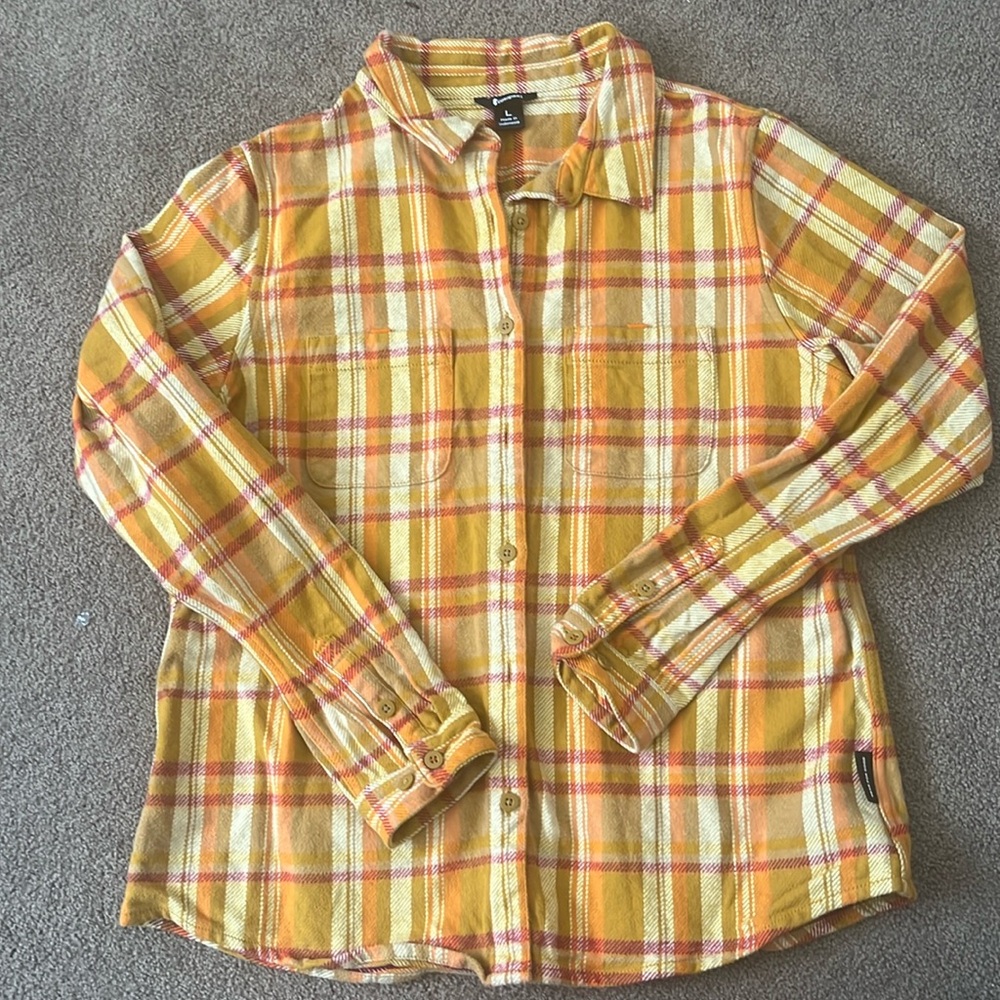 Women’s Cotopaxi flannel button up